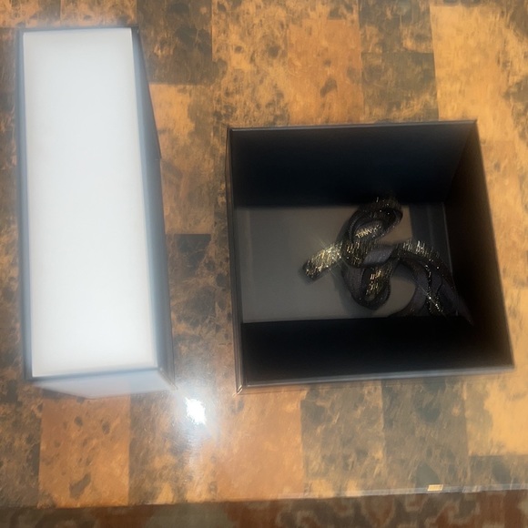 Chanel box bag and wrapping - Picture 5 of 10